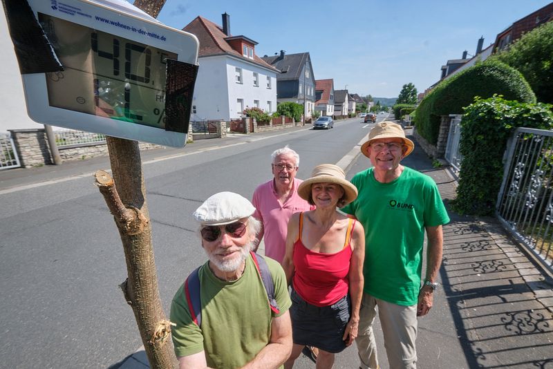 Mitglieder des BUND maßen am Freitag, 26. Juni, die Temperaturen auf der Bahnhofstraße